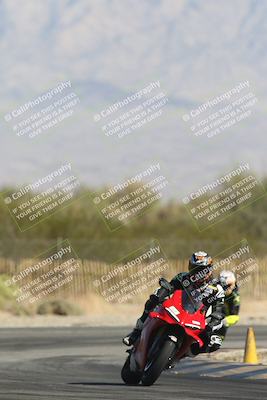 media/Oct-30-2025-Racers Edge (Thu) [[dabbdaf680]]/3-B Group/Session 2 Turn 2/